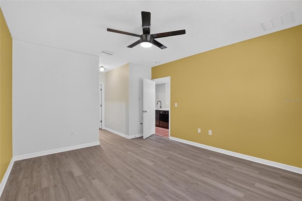 For Sale: $325,000 (3 beds, 2 baths, 1676 Square Feet)