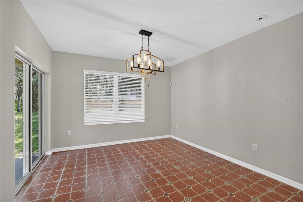For Sale: $325,000 (3 beds, 2 baths, 1676 Square Feet)