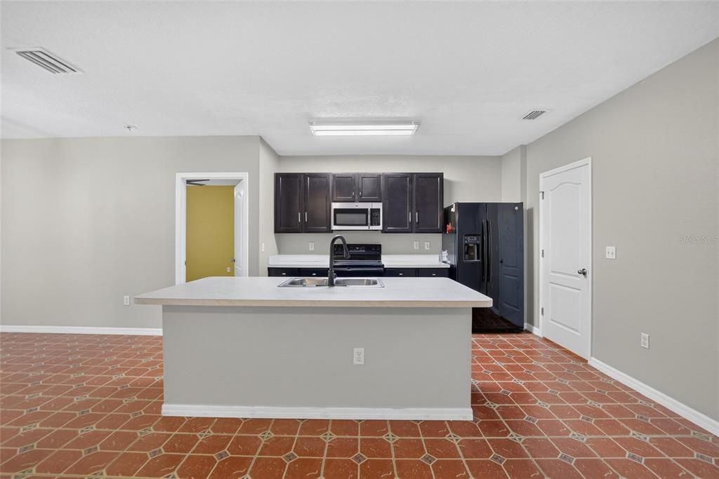 For Sale: $325,000 (3 beds, 2 baths, 1676 Square Feet)