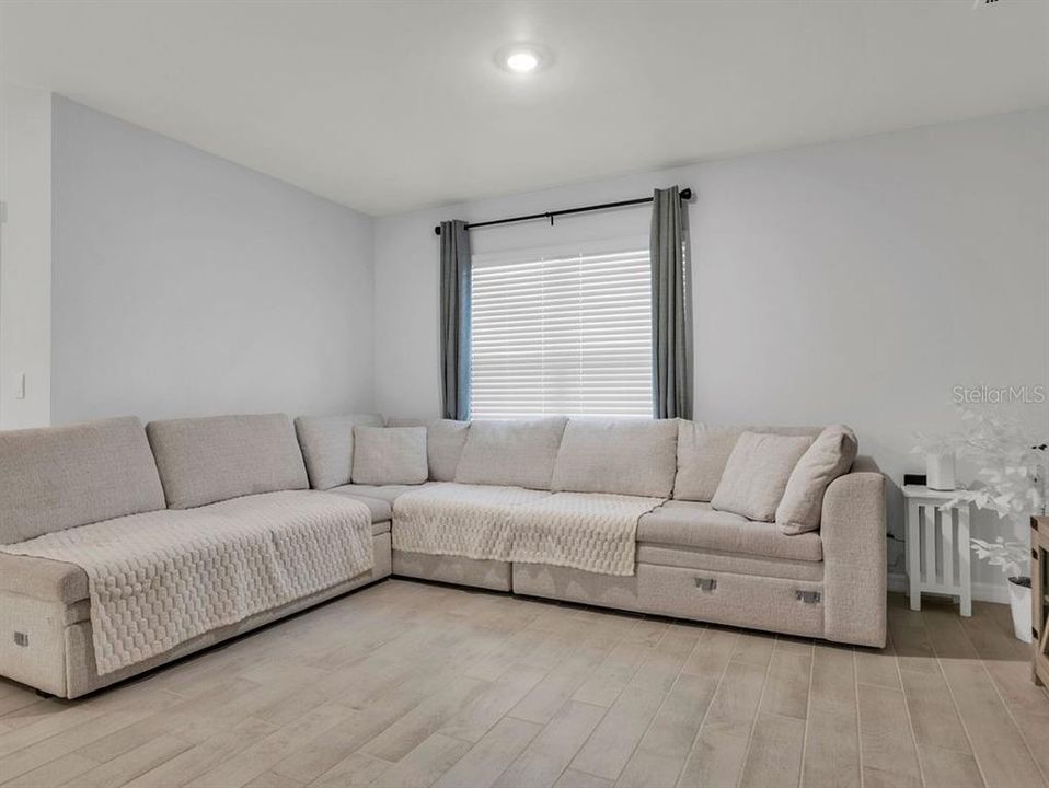 В аренду: $2,300 (4 спален, 2 ванн, 1846 Квадратных фут)