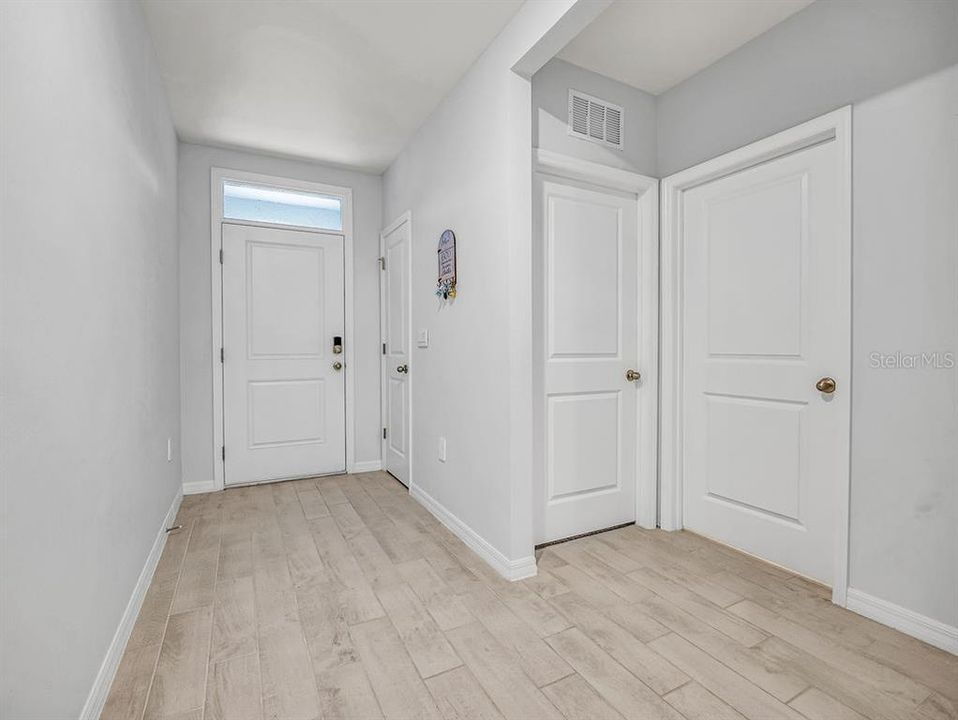 В аренду: $2,300 (4 спален, 2 ванн, 1846 Квадратных фут)