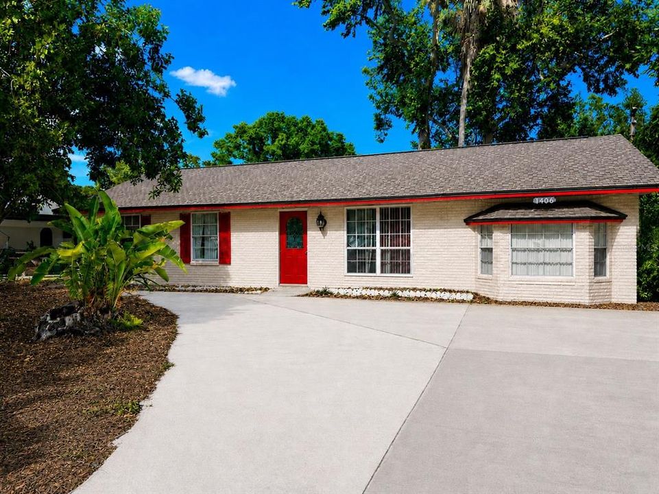 For Sale: $230,000 (3 beds, 1 baths, 1282 Square Feet)