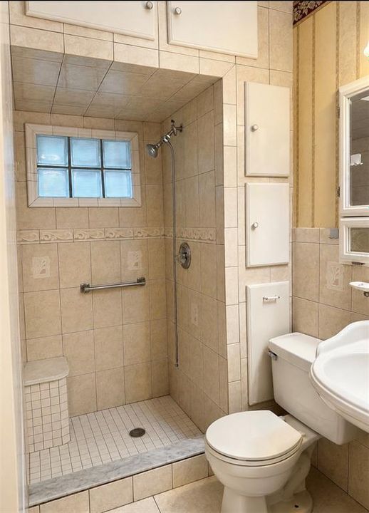 For Sale: $230,000 (3 beds, 1 baths, 1282 Square Feet)