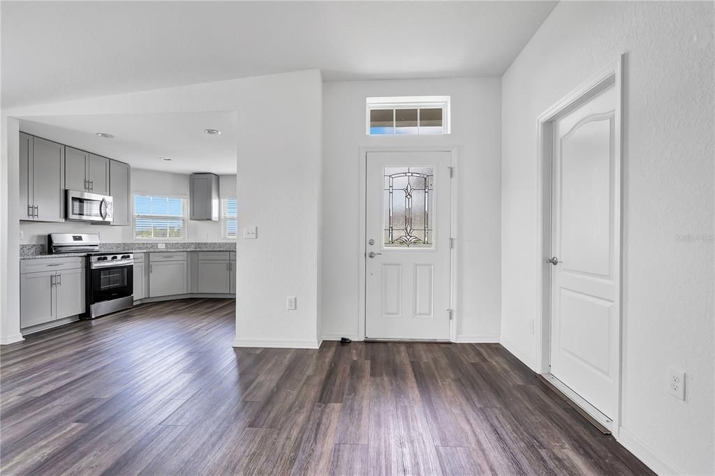 For Sale: $325,000 (3 beds, 2 baths, 1457 Square Feet)