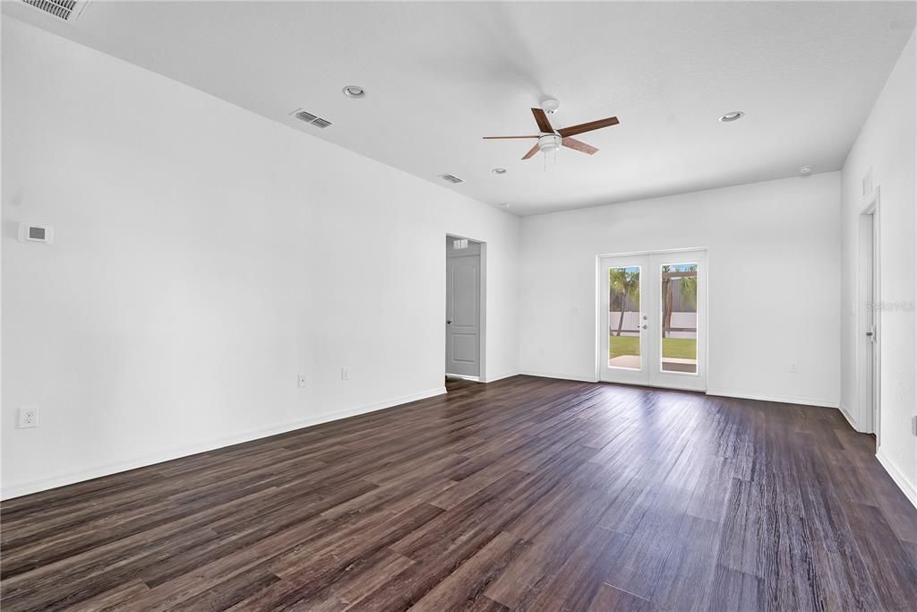 For Sale: $325,000 (3 beds, 2 baths, 1457 Square Feet)