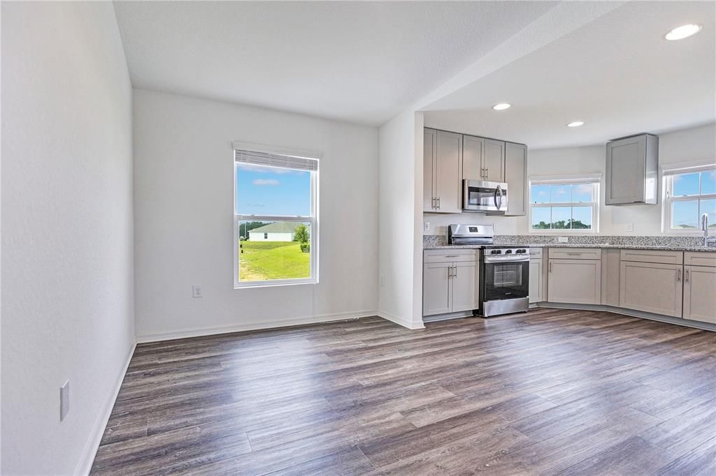 For Sale: $325,000 (3 beds, 2 baths, 1457 Square Feet)