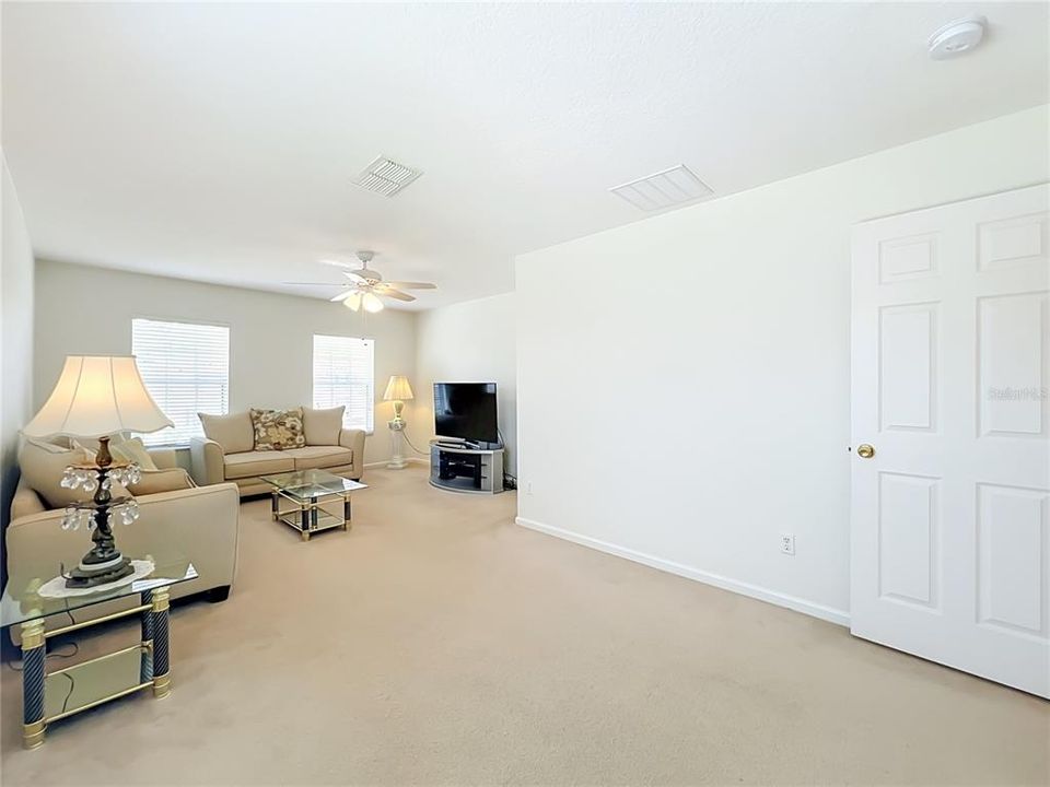 For Sale: $374,900 (5 beds, 2 baths, 1730 Square Feet)