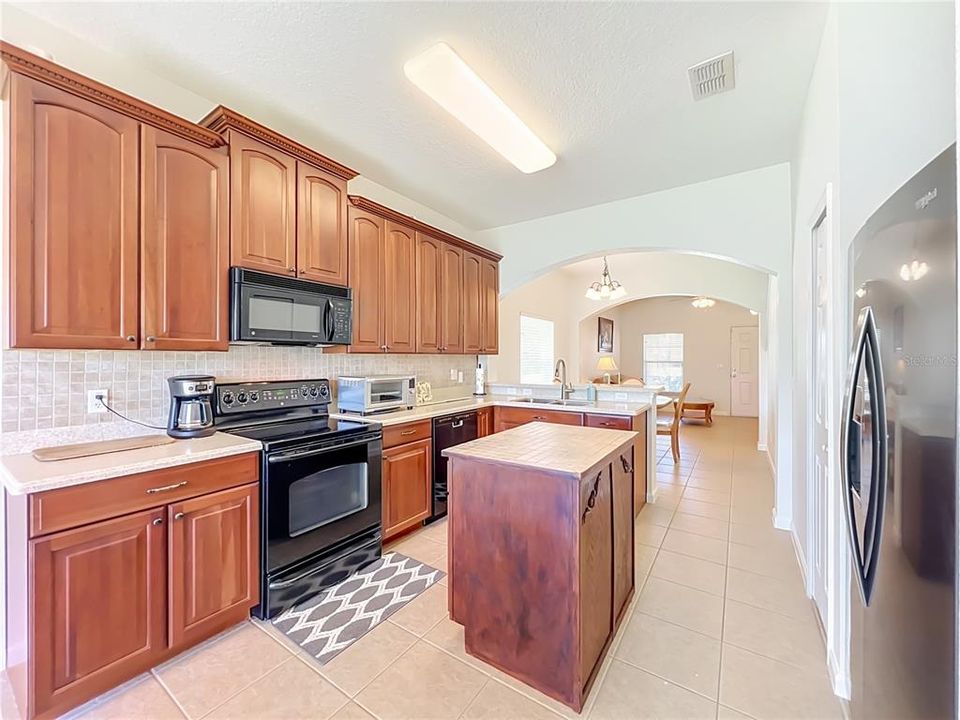For Sale: $374,900 (5 beds, 2 baths, 1730 Square Feet)
