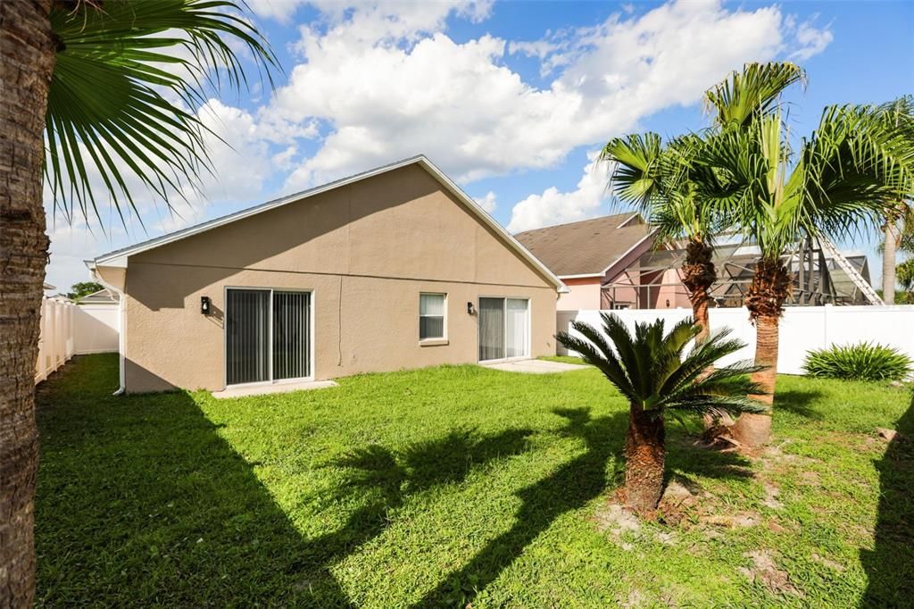En Venta: $359,900 (4 camas, 2 baños, 1975 Pies cuadrados)