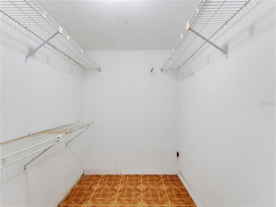 На продажу: $249,950 (3 спален, 2 ванн, 1584 Квадратных фут)
