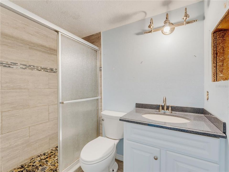 На продажу: $249,950 (3 спален, 2 ванн, 1584 Квадратных фут)