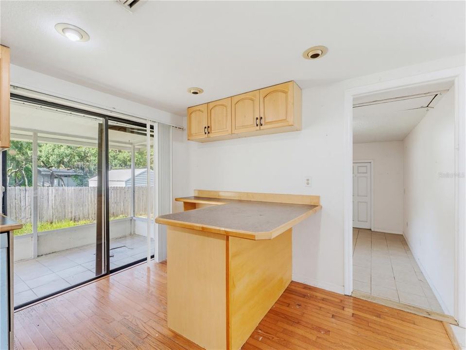 На продажу: $249,950 (3 спален, 2 ванн, 1584 Квадратных фут)