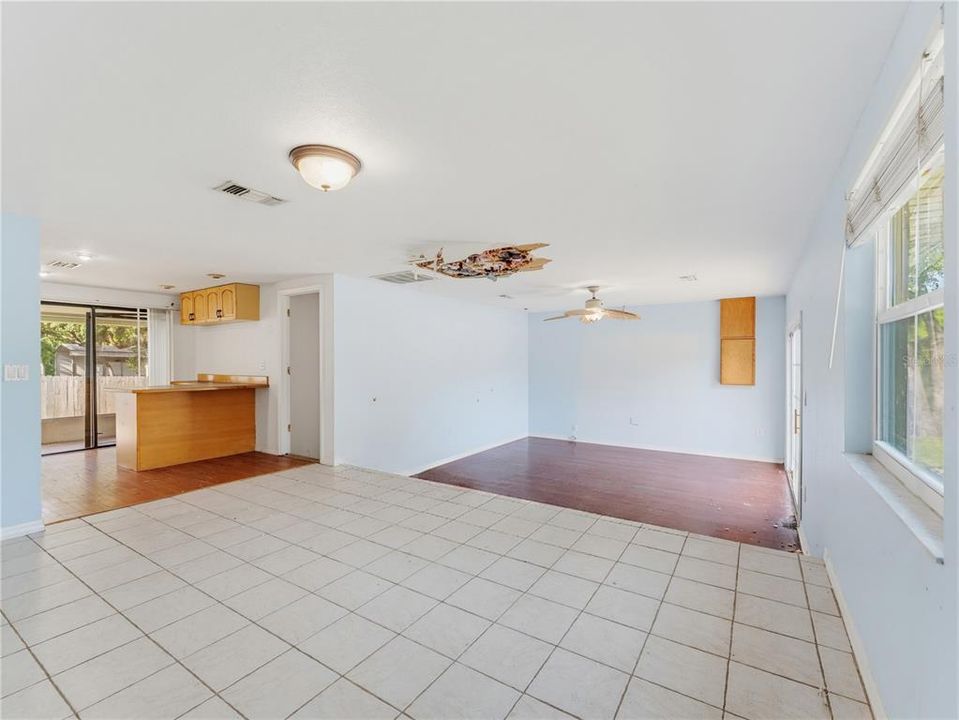На продажу: $249,950 (3 спален, 2 ванн, 1584 Квадратных фут)