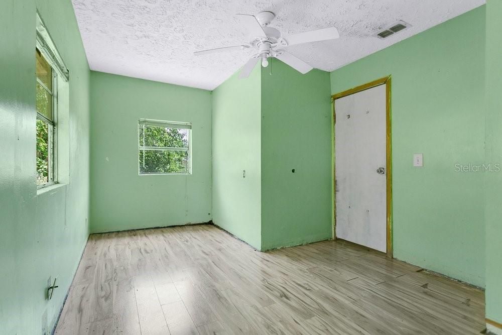 На продажу: $220,000 (2 спален, 1 ванн, 1144 Квадратных фут)