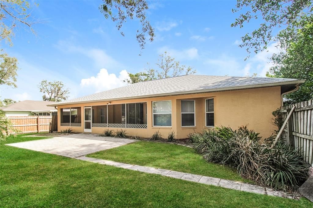 En Venta: $325,000 (3 camas, 2 baños, 1816 Pies cuadrados)