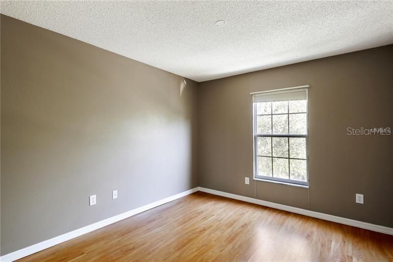 For Rent: $2,225 (3 beds, 2 baths, 1868 Square Feet)