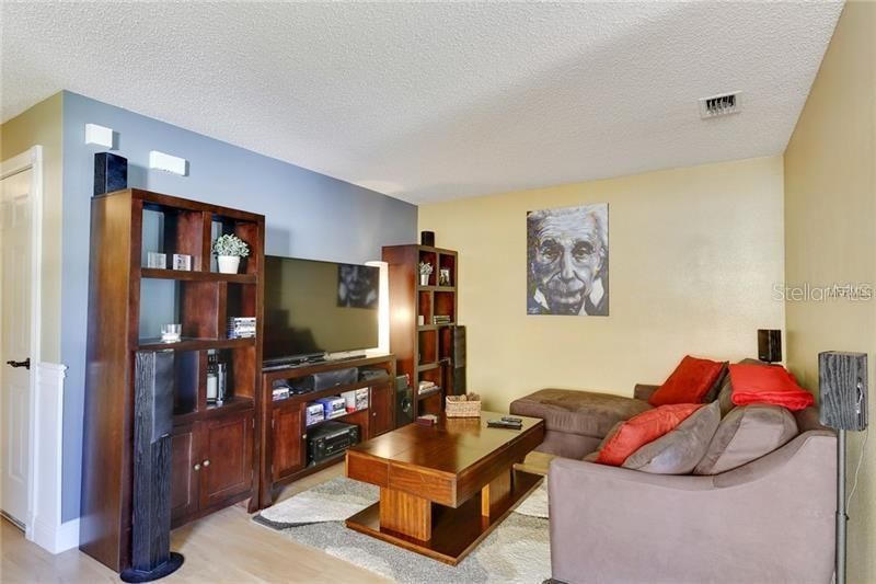 For Rent: $2,225 (3 beds, 2 baths, 1868 Square Feet)