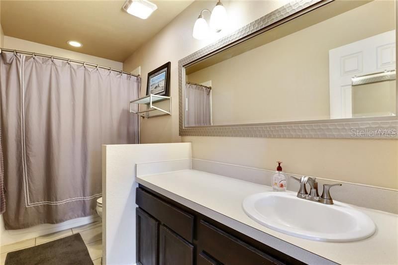 For Rent: $2,225 (3 beds, 2 baths, 1868 Square Feet)