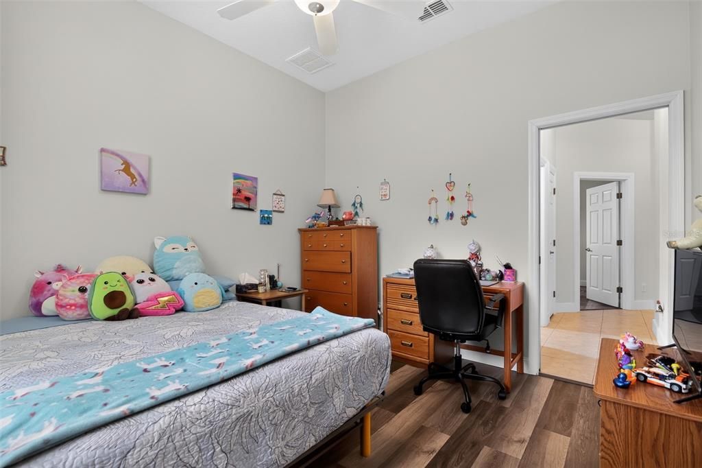 На продажу: $349,950 (3 спален, 2 ванн, 1844 Квадратных фут)
