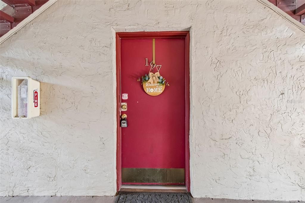 For Sale: $94,900 (1 beds, 1 baths, 682 Square Feet)
