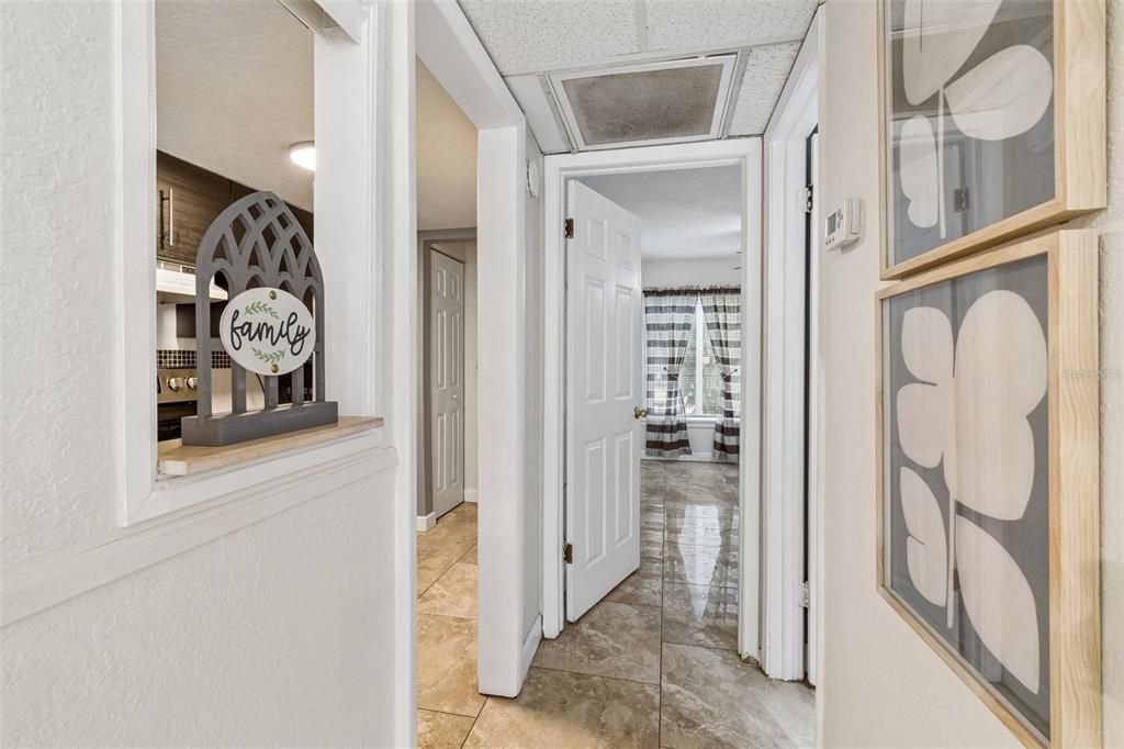 For Sale: $94,900 (1 beds, 1 baths, 682 Square Feet)