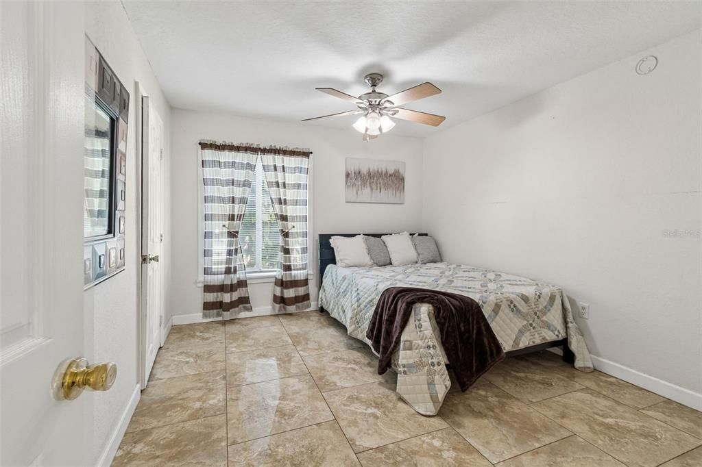 For Sale: $94,900 (1 beds, 1 baths, 682 Square Feet)