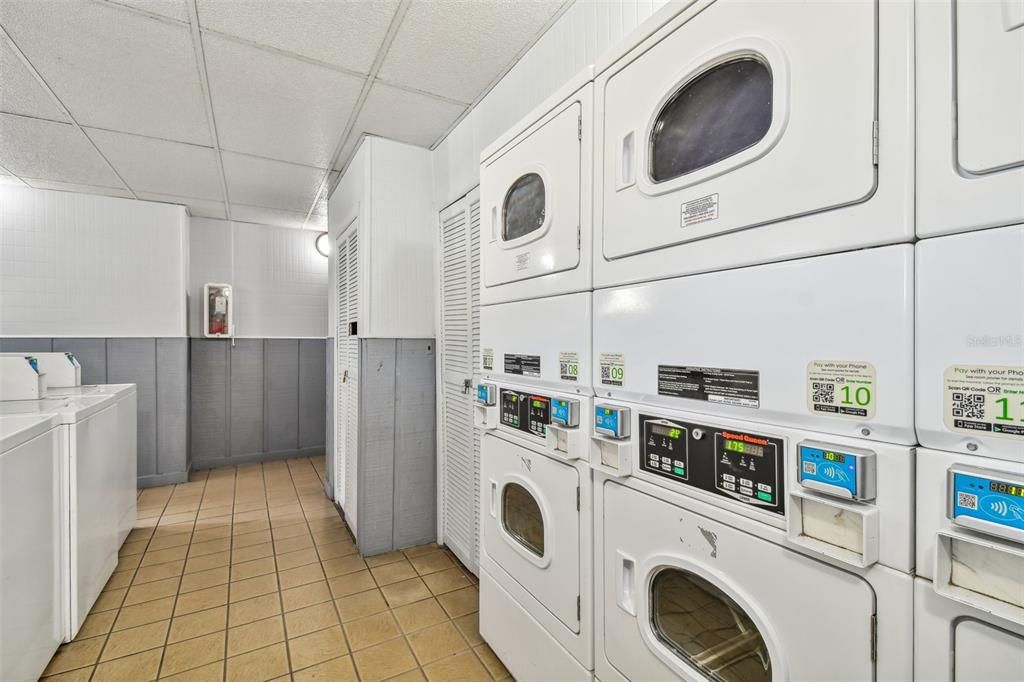 For Sale: $94,900 (1 beds, 1 baths, 682 Square Feet)
