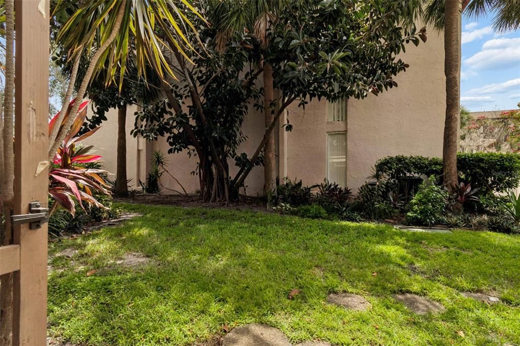 For Sale: $94,900 (1 beds, 1 baths, 682 Square Feet)