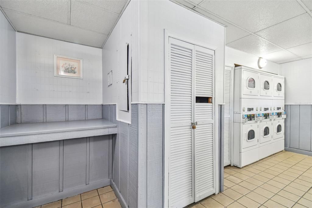 For Sale: $94,900 (1 beds, 1 baths, 682 Square Feet)