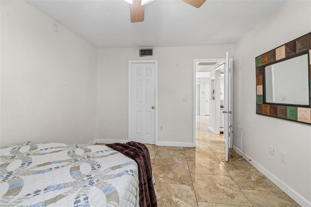 For Sale: $94,900 (1 beds, 1 baths, 682 Square Feet)
