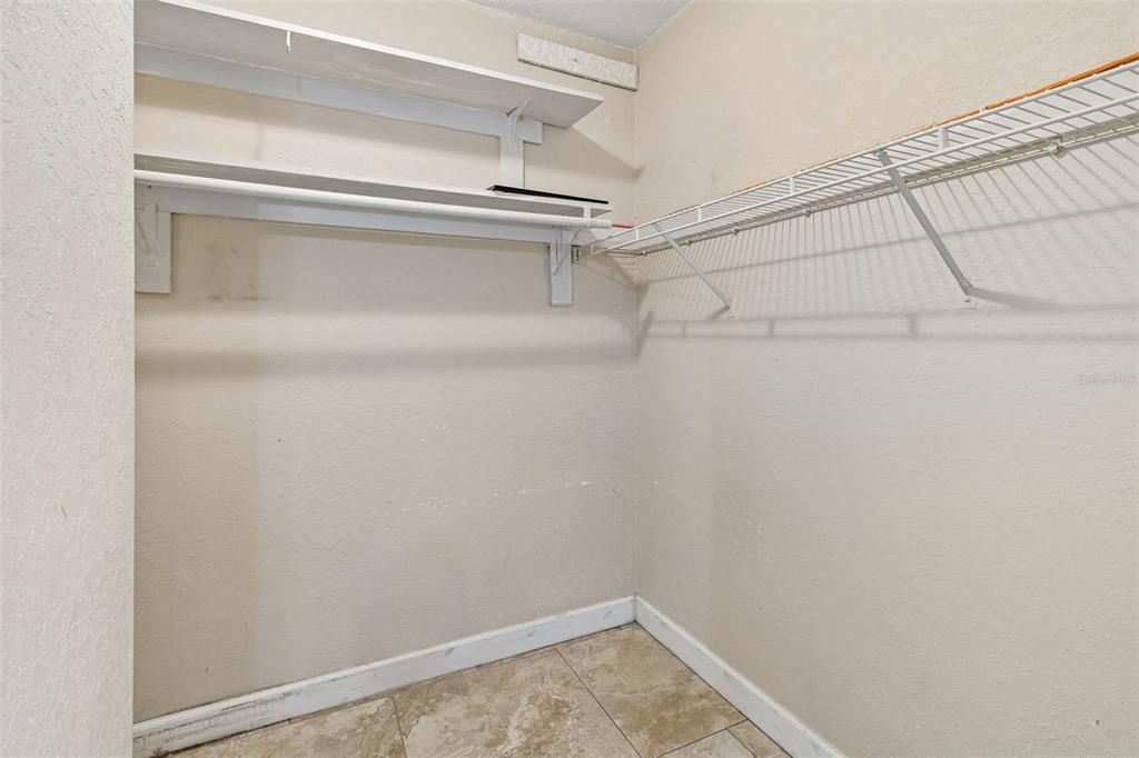 For Sale: $94,900 (1 beds, 1 baths, 682 Square Feet)