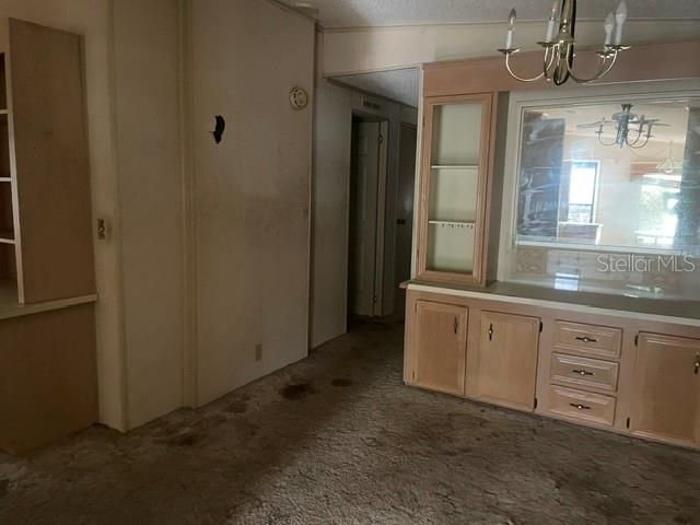 合同活跃: $64,900 (2 贝兹, 2 浴室, 1248 平方英尺)
