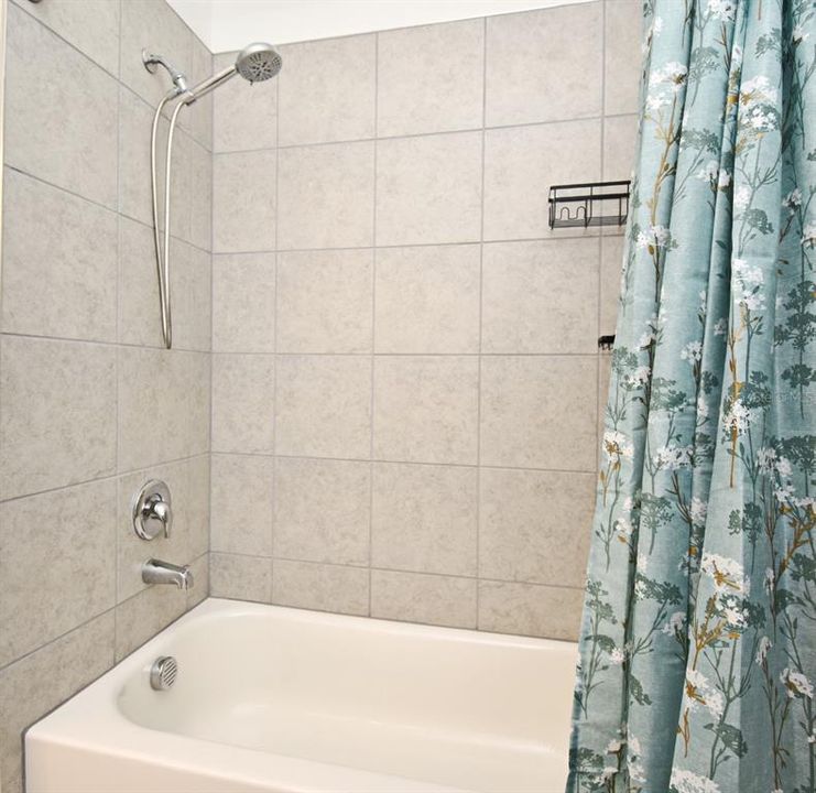 En Venta: $400,000 (4 camas, 2 baños, 1833 Pies cuadrados)