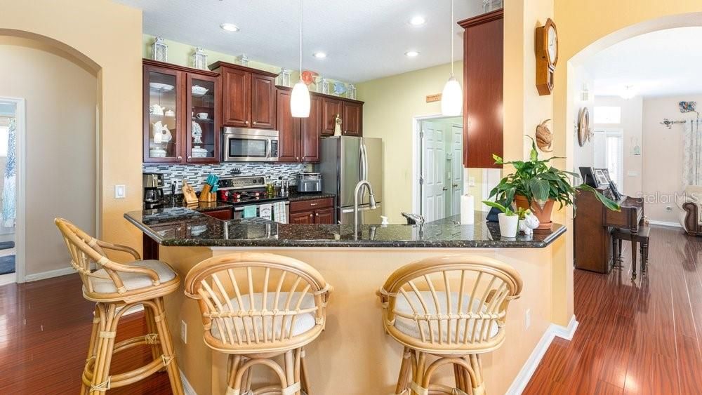 En Venta: $329,900 (4 camas, 2 baños, 1845 Pies cuadrados)