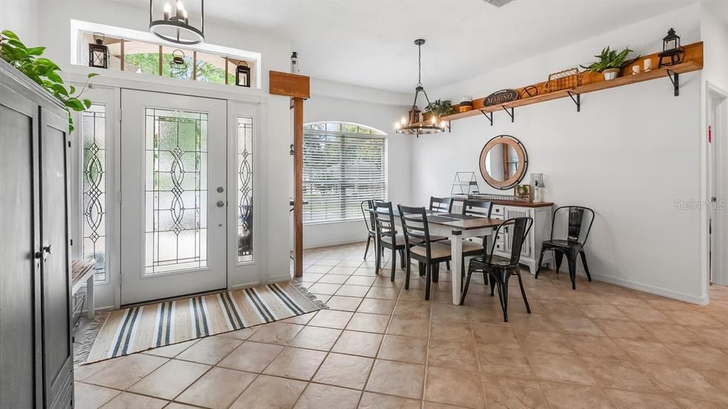 Activo con contrato: $429,900 (2 camas, 2 baños, 2107 Pies cuadrados)