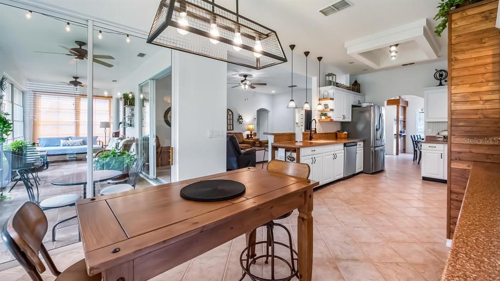 Activo con contrato: $429,900 (2 camas, 2 baños, 2107 Pies cuadrados)