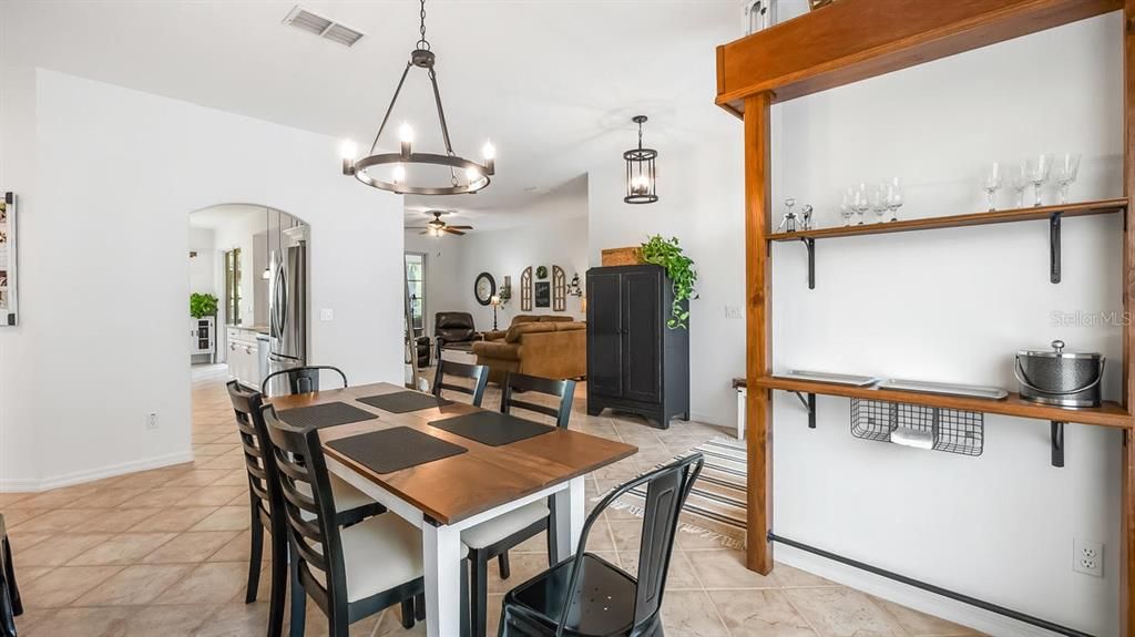Activo con contrato: $429,900 (2 camas, 2 baños, 2107 Pies cuadrados)