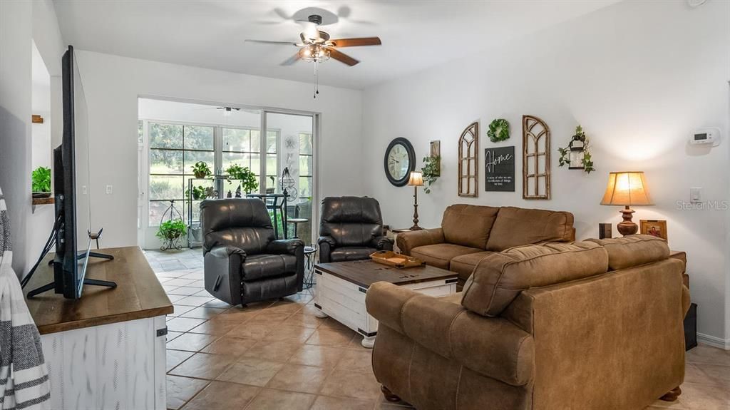 Activo con contrato: $429,900 (2 camas, 2 baños, 2107 Pies cuadrados)