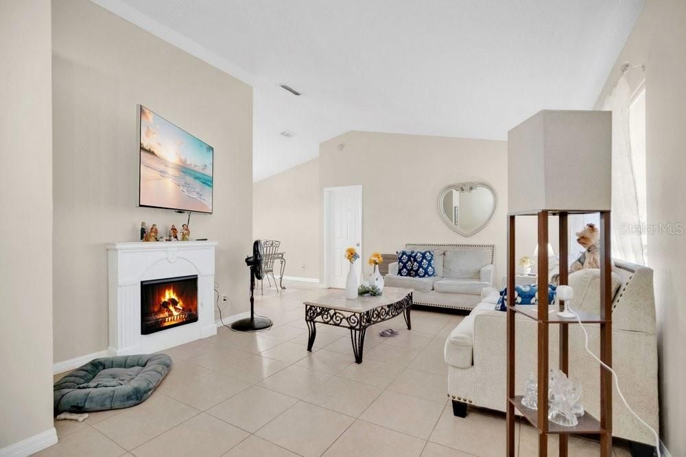 Active With Contract: $270,000 (3 beds, 2 baths, 1626 Square Feet)
