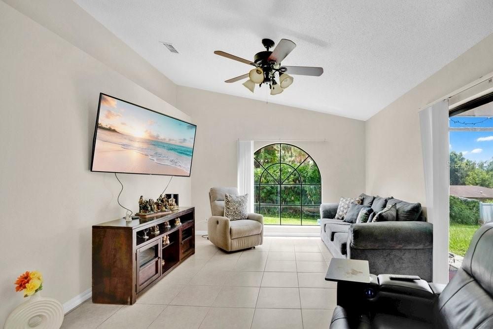 Active With Contract: $270,000 (3 beds, 2 baths, 1626 Square Feet)
