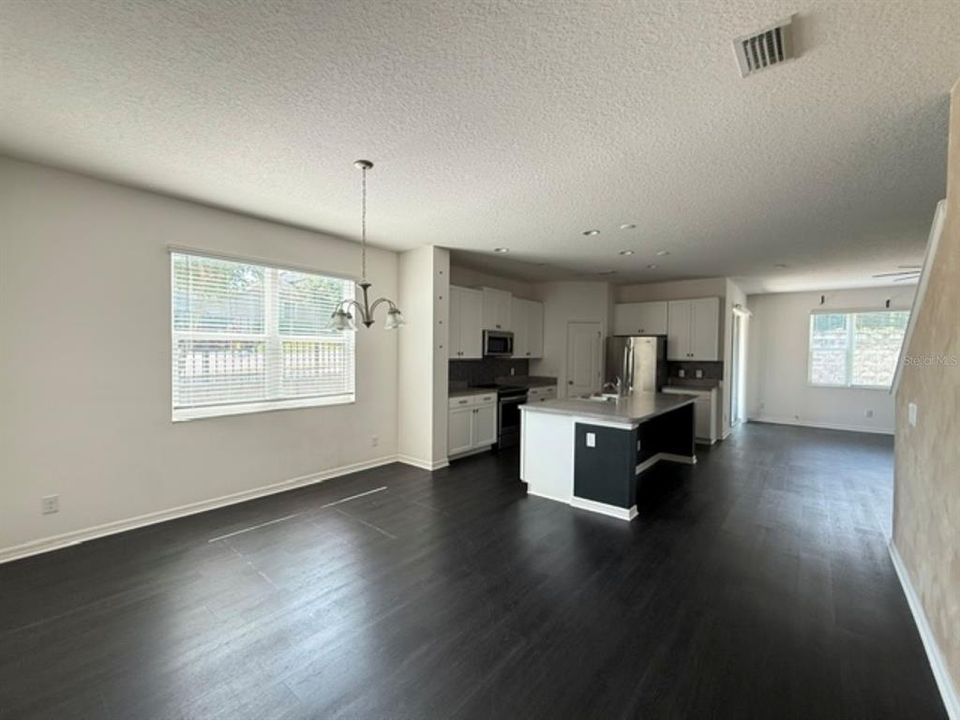 En Venta: $395,250 (5 camas, 3 baños, 3216 Pies cuadrados)