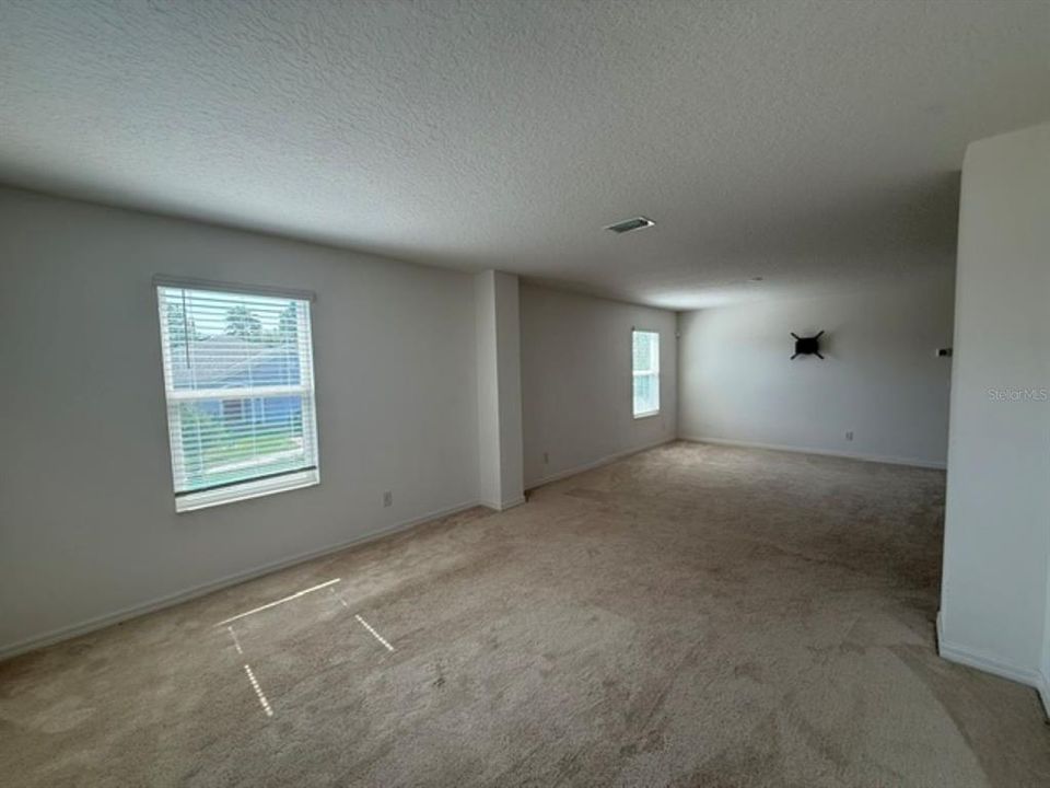 En Venta: $395,250 (5 camas, 3 baños, 3216 Pies cuadrados)