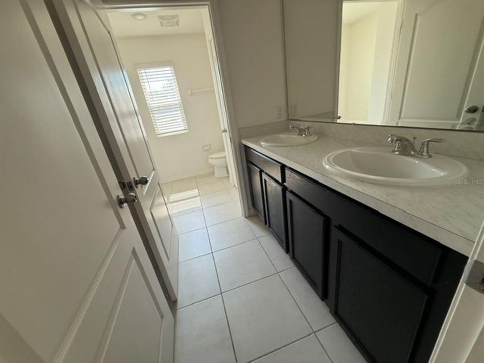 En Venta: $395,250 (5 camas, 3 baños, 3216 Pies cuadrados)