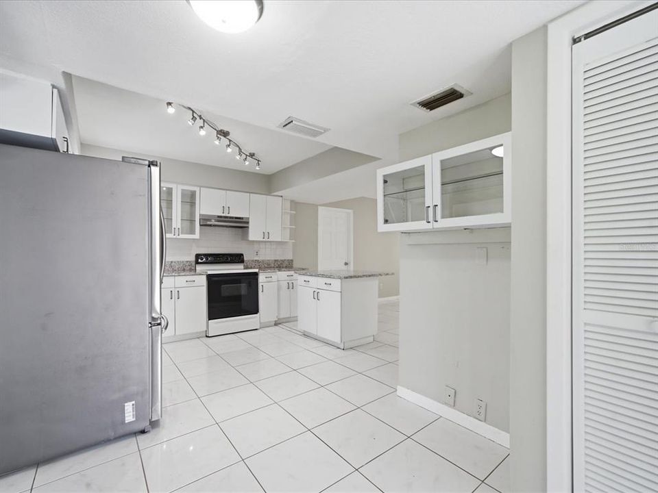 For Rent: $3,200 (4 beds, 2 baths, 2067 Square Feet)
