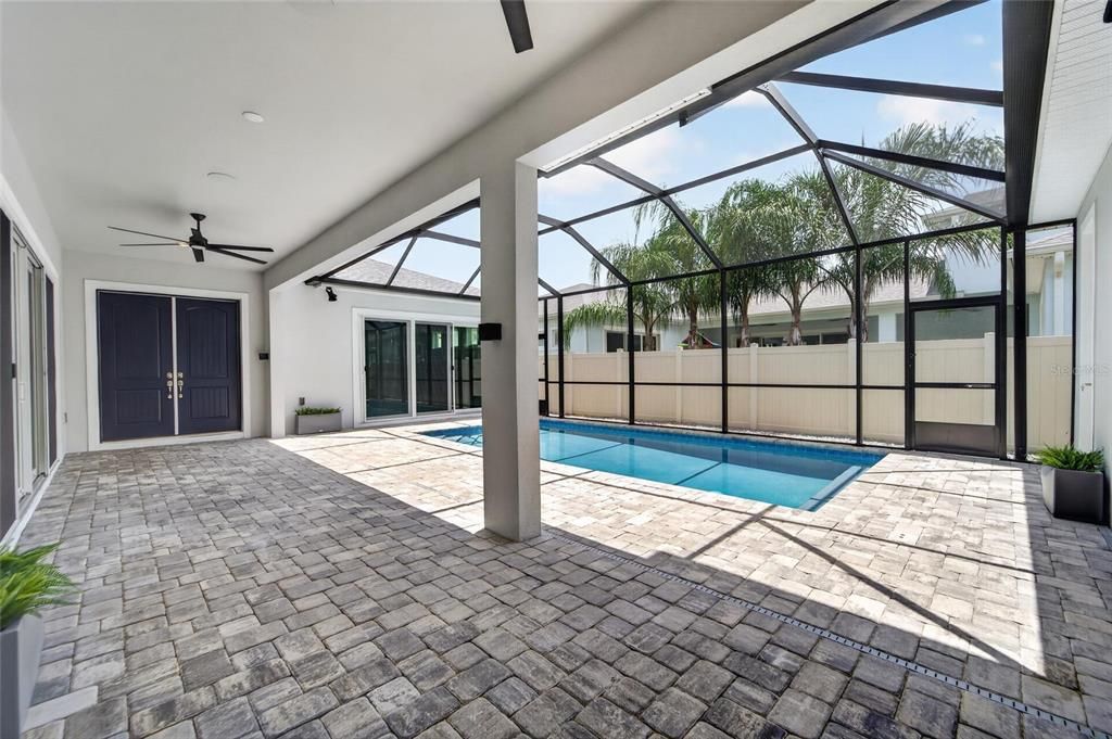 En Venta: $995,990 (5 camas, 4 baños, 3271 Pies cuadrados)