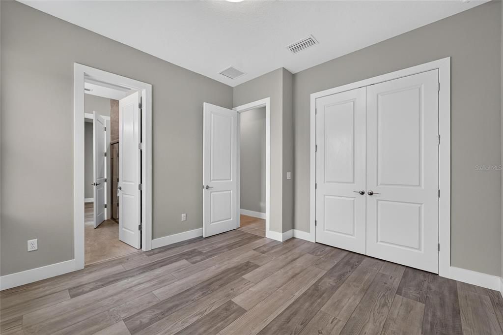 En Venta: $995,990 (5 camas, 4 baños, 3271 Pies cuadrados)