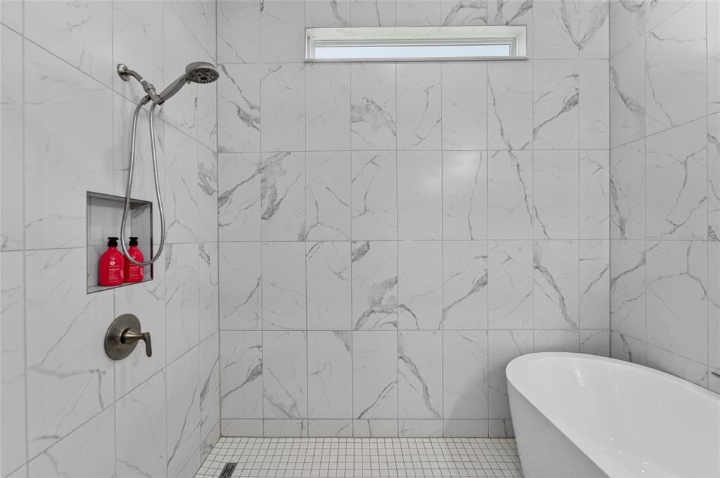 En Venta: $995,990 (5 camas, 4 baños, 3271 Pies cuadrados)