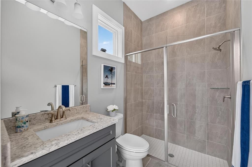 En Venta: $995,990 (5 camas, 4 baños, 3271 Pies cuadrados)