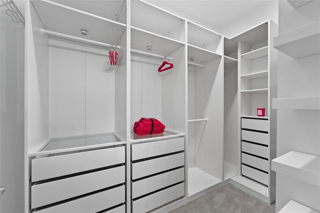 En Venta: $995,990 (5 camas, 4 baños, 3271 Pies cuadrados)