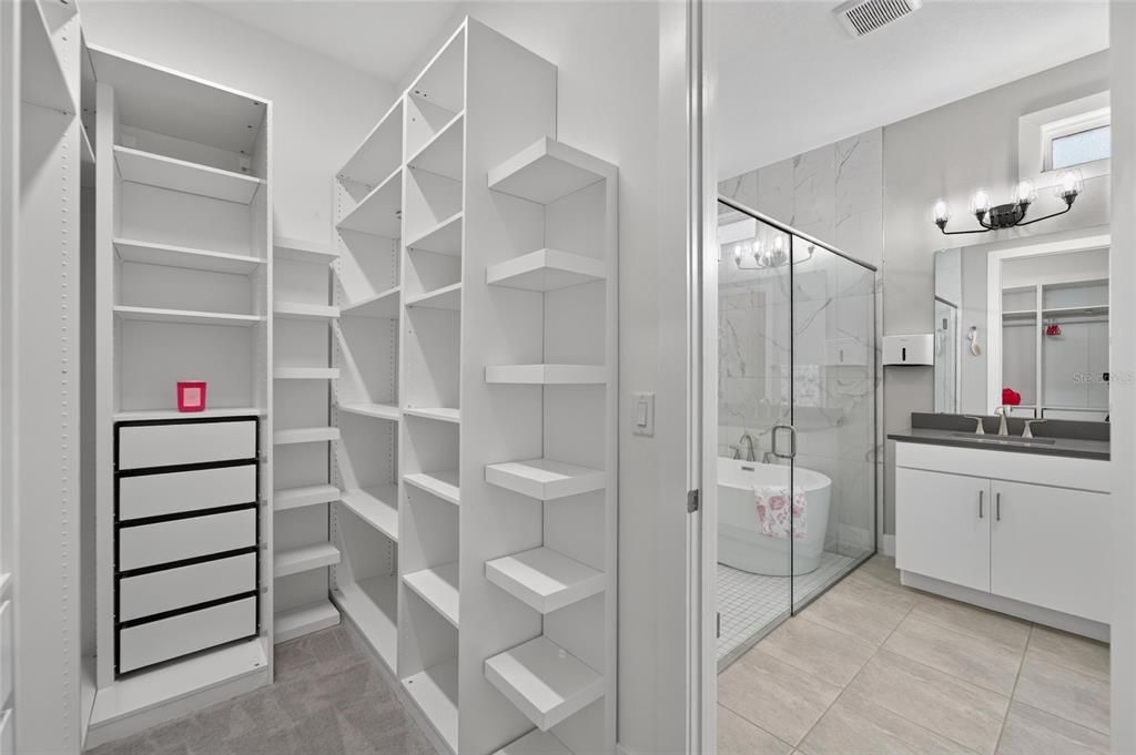 En Venta: $995,990 (5 camas, 4 baños, 3271 Pies cuadrados)